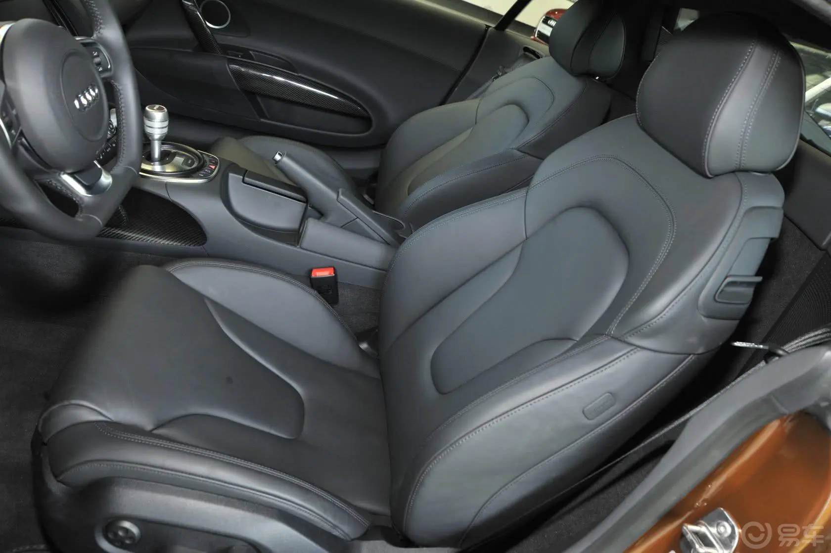 奥迪R8Coupe 5.2 FSI quattro驾驶员座椅