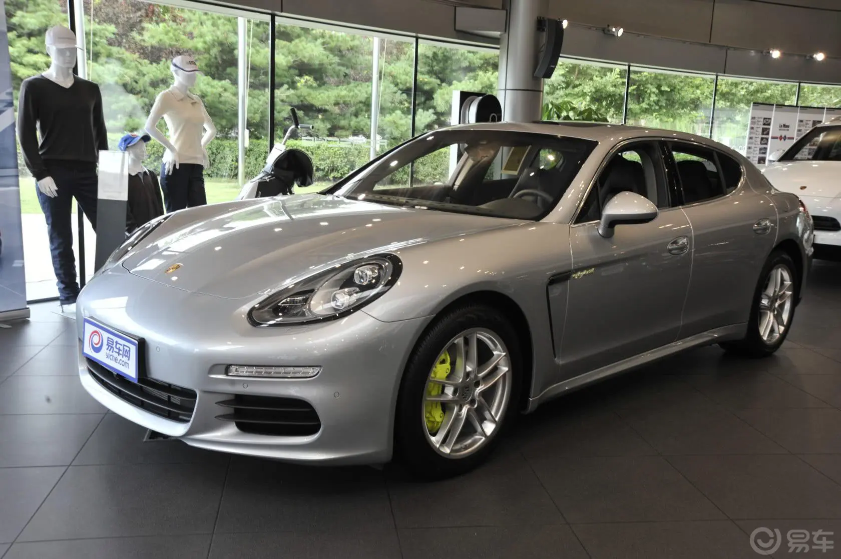 Panamera E-HybridPanamera S E-Hybrid 3.0T侧前45度车头向左水平