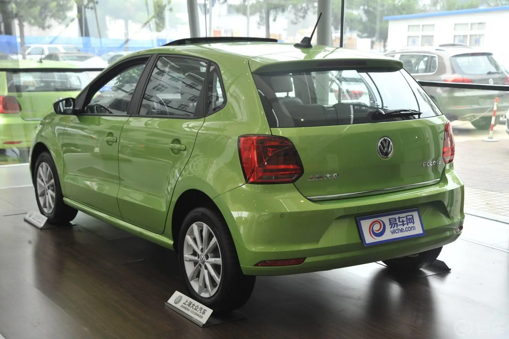 Polo1.6L 自动 豪华版侧后45度车头向左水平