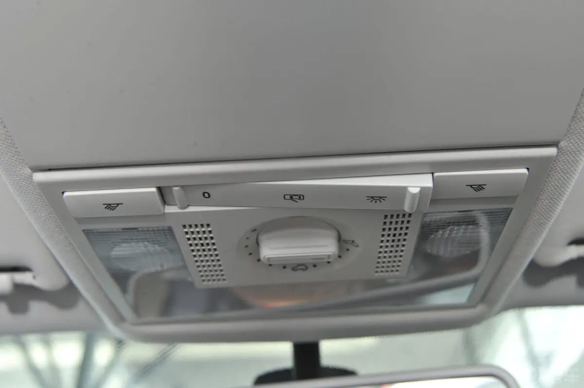 PoloCross 1.6L 手动前排车顶中央控制区