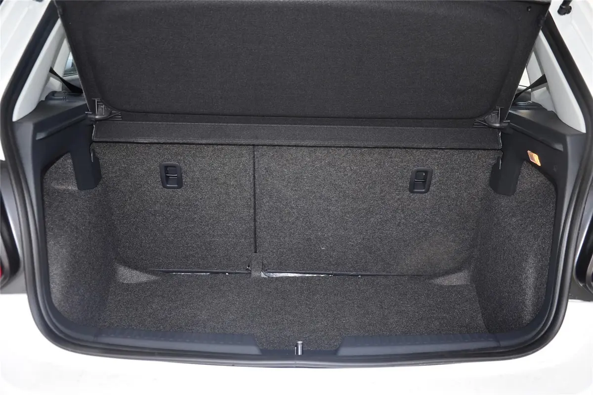 Polo1.4L 自动 豪华版行李箱空间