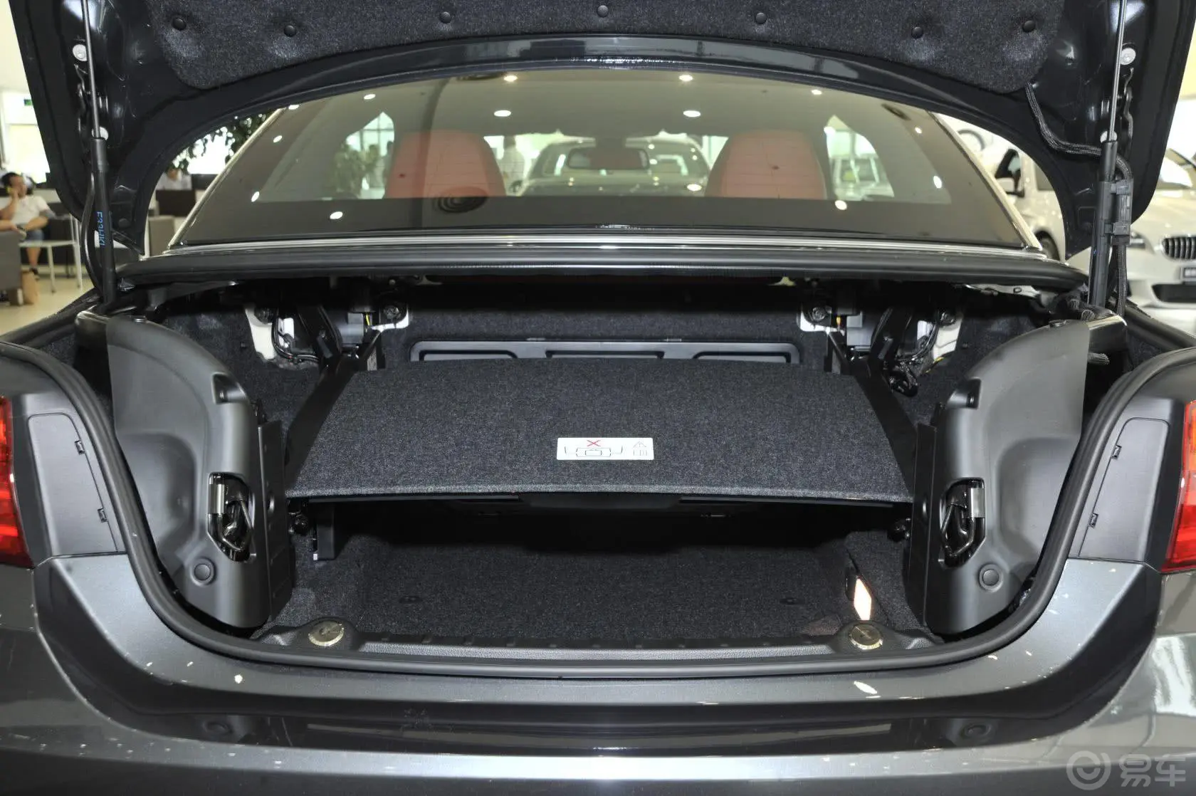 宝马4系敞篷轿跑车 428i xDrive 设计套装型空间