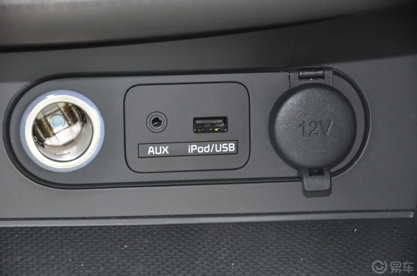 起亚K5(进口)K5 Hybrid 旗舰版USB接口