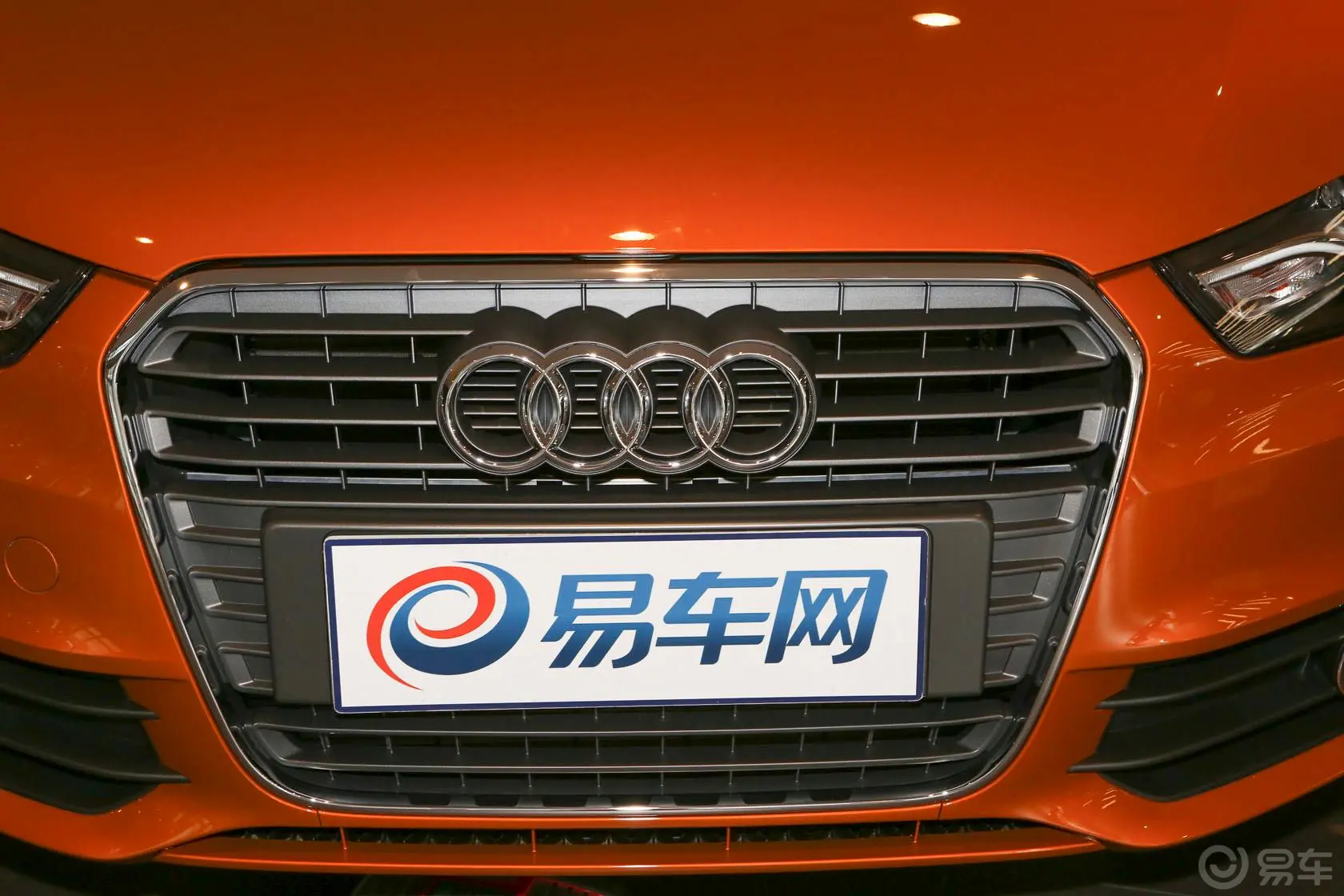 奥迪A130 TFSI 技术型前格栅侧俯拍