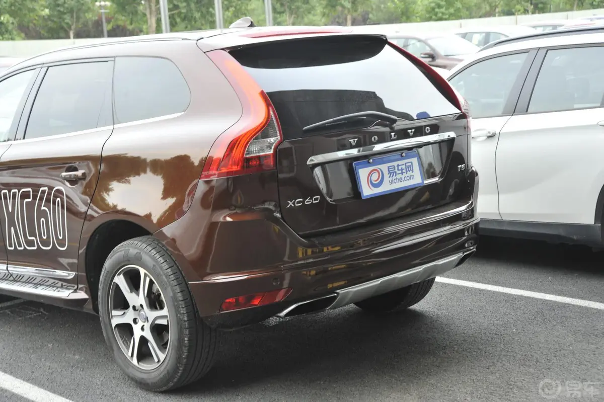 沃尔沃XC60(进口)2.0T T5 智雅版车尾局部