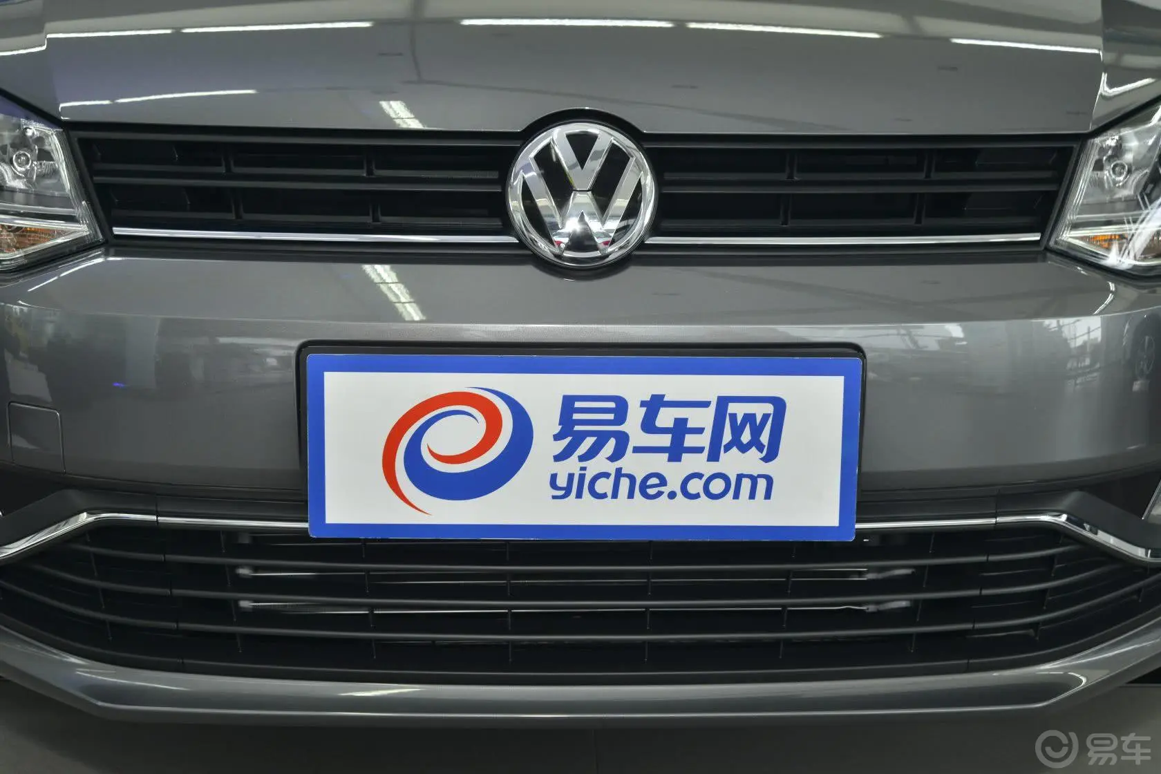 Polo1.6L 自动 舒适版前格栅侧俯拍