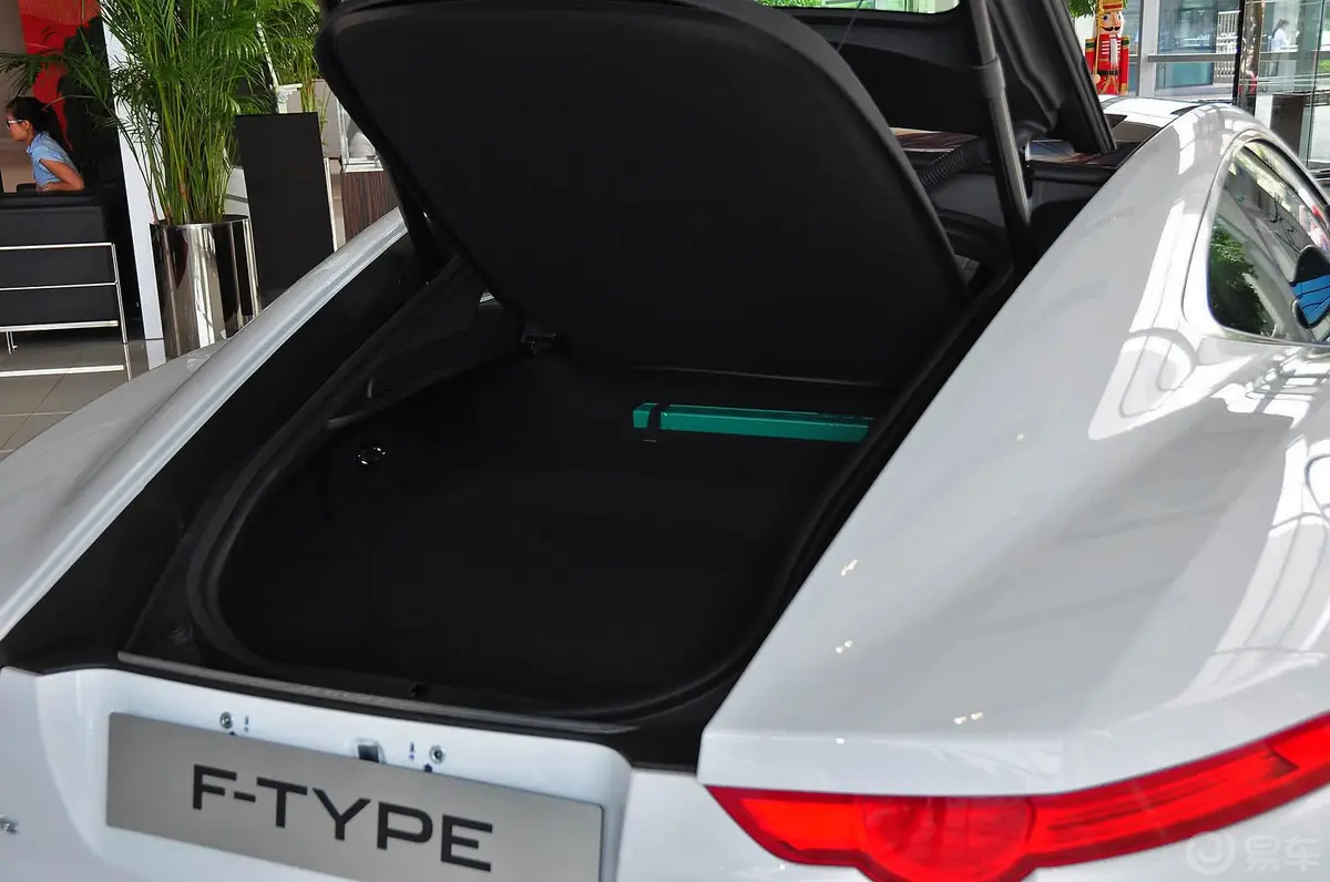 捷豹F-TYPE3.0T V6 S Coupe行李厢开口范围