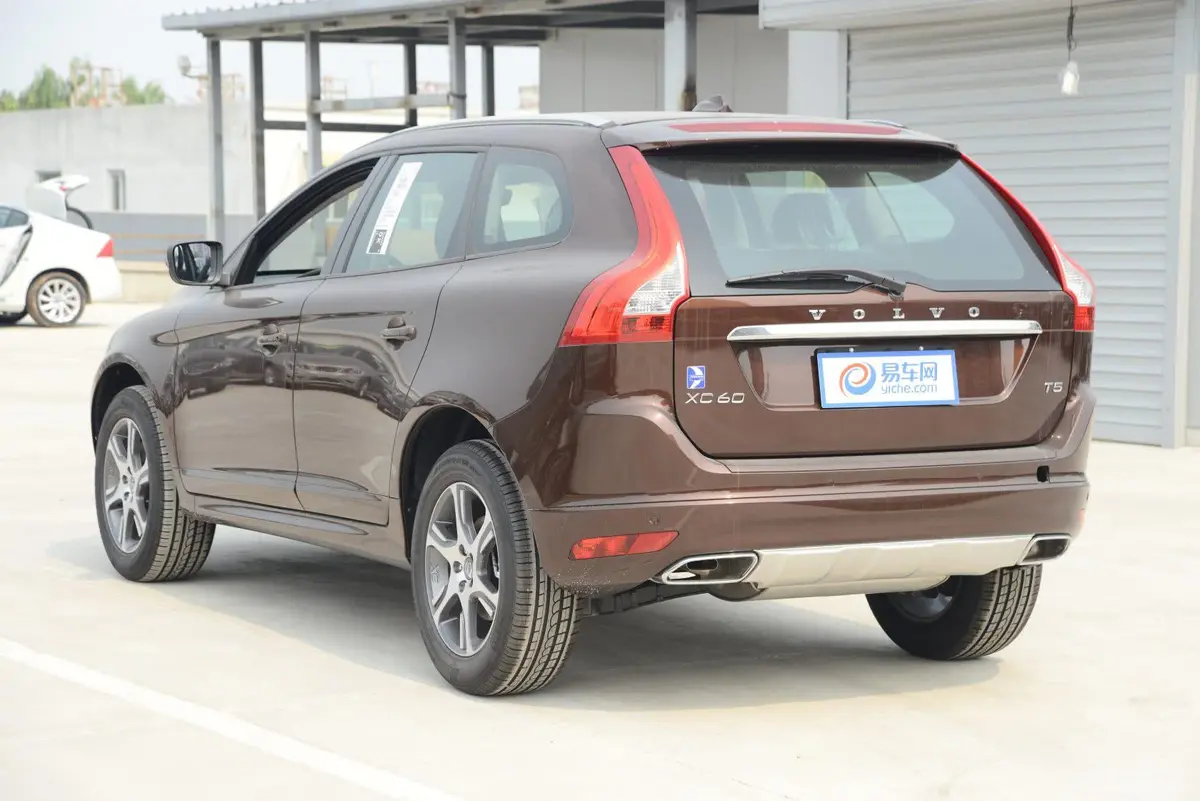 沃尔沃XC60(进口)T5 智逸版侧后45度车头向左水平