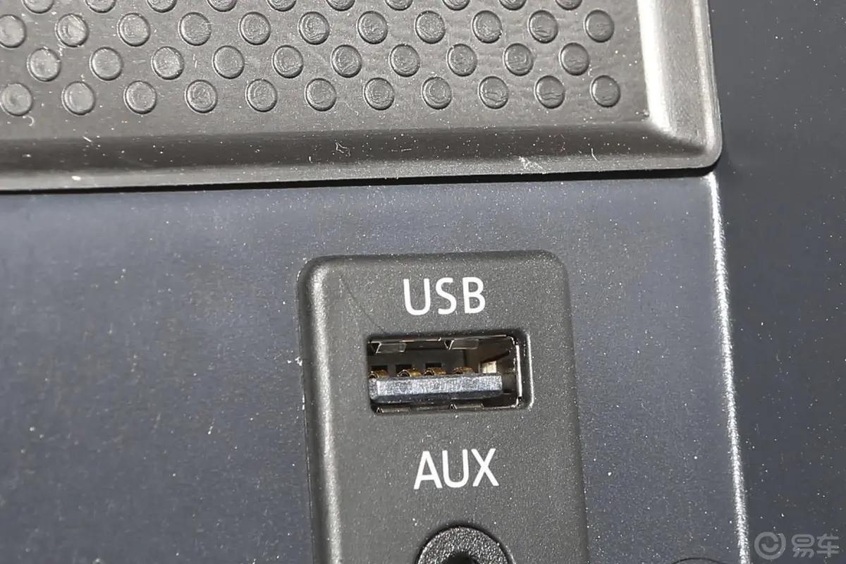 帕萨特2.0T 双离合 御尊版USB接口