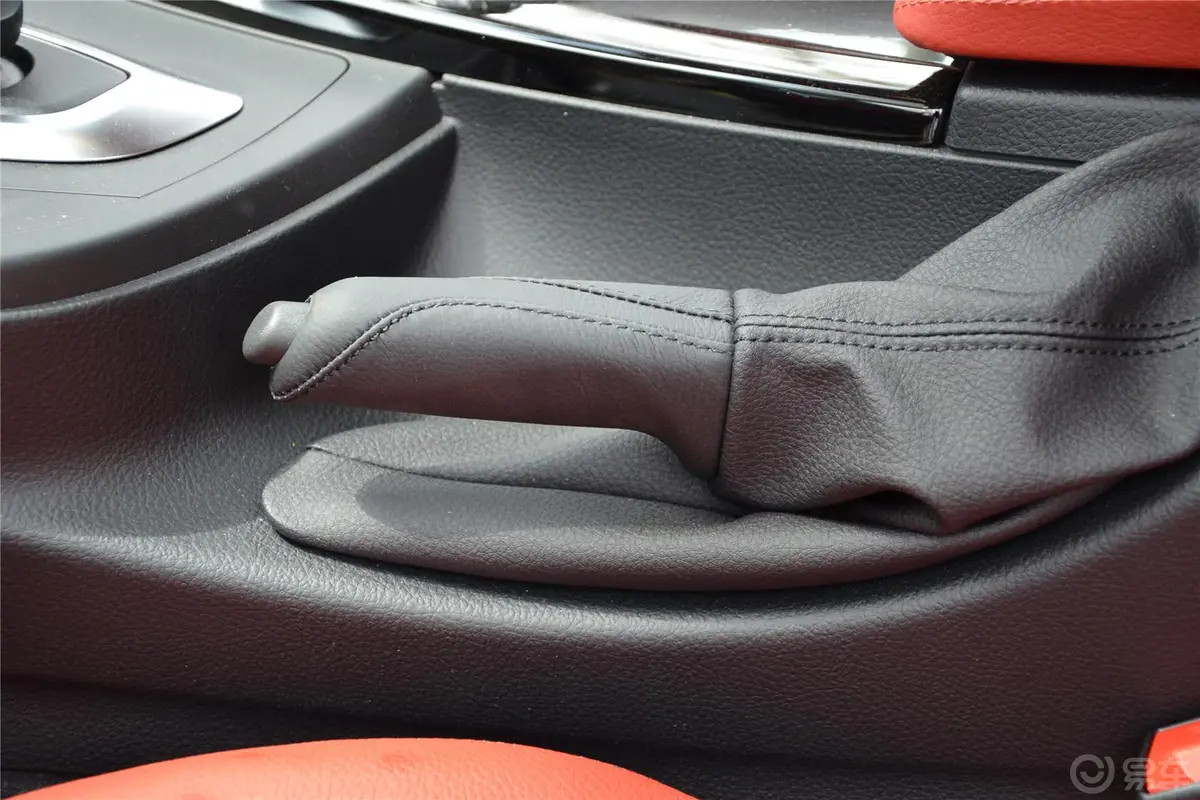 宝马4系双门轿跑车 420i 设计套装型驻车制动（手刹，电子，脚刹）