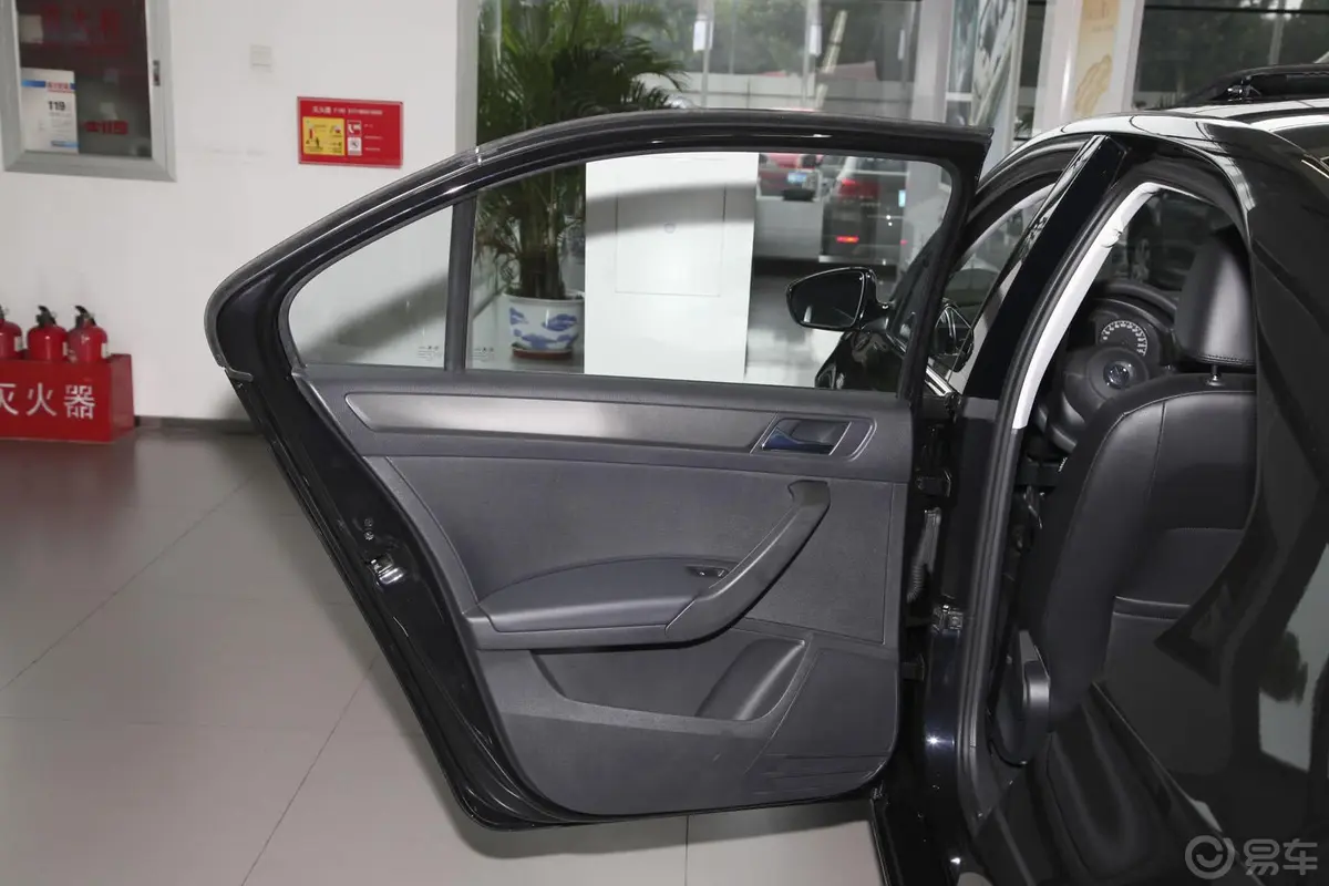 桑塔纳1.4L 手动 舒适版驾驶员侧车门内门板
