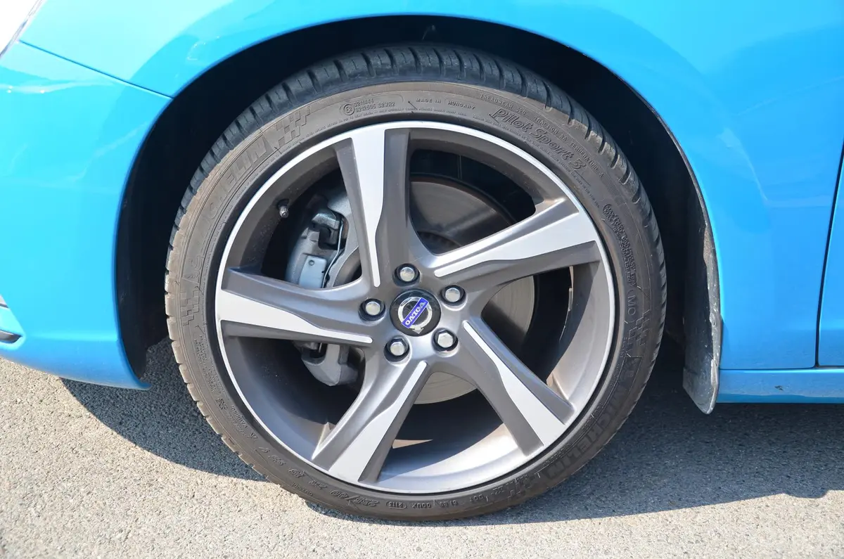 沃尔沃S60(进口)3.0T T6 R-Design个性运动版轮圈