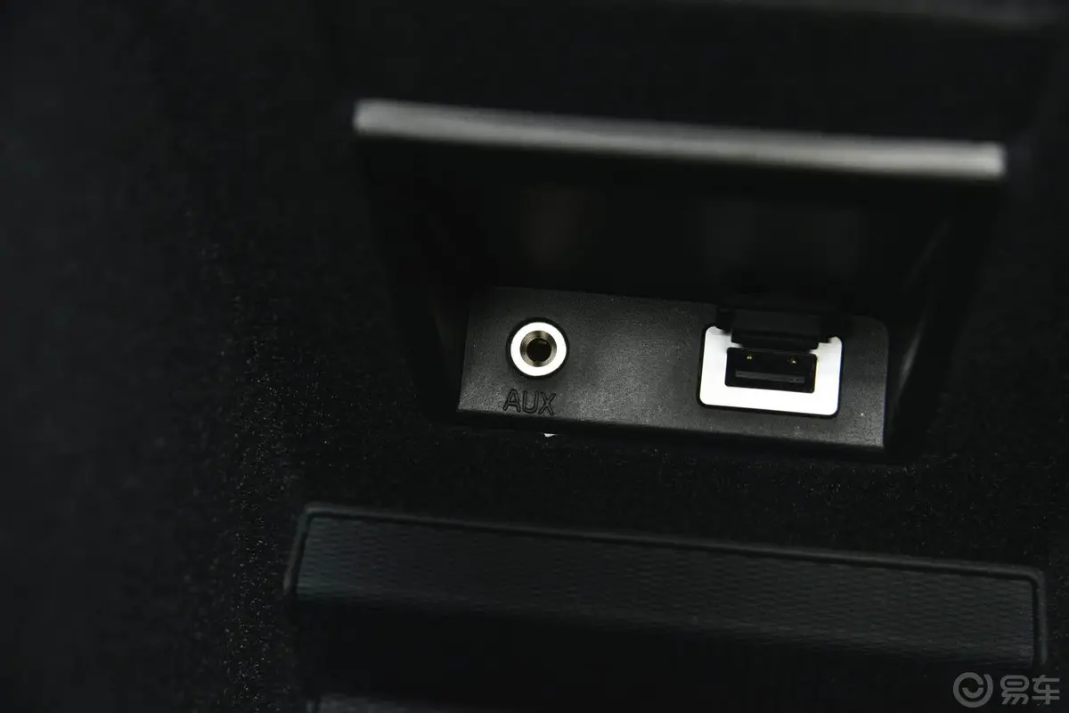沃尔沃XC60(进口)T6 智逸版USB接口
