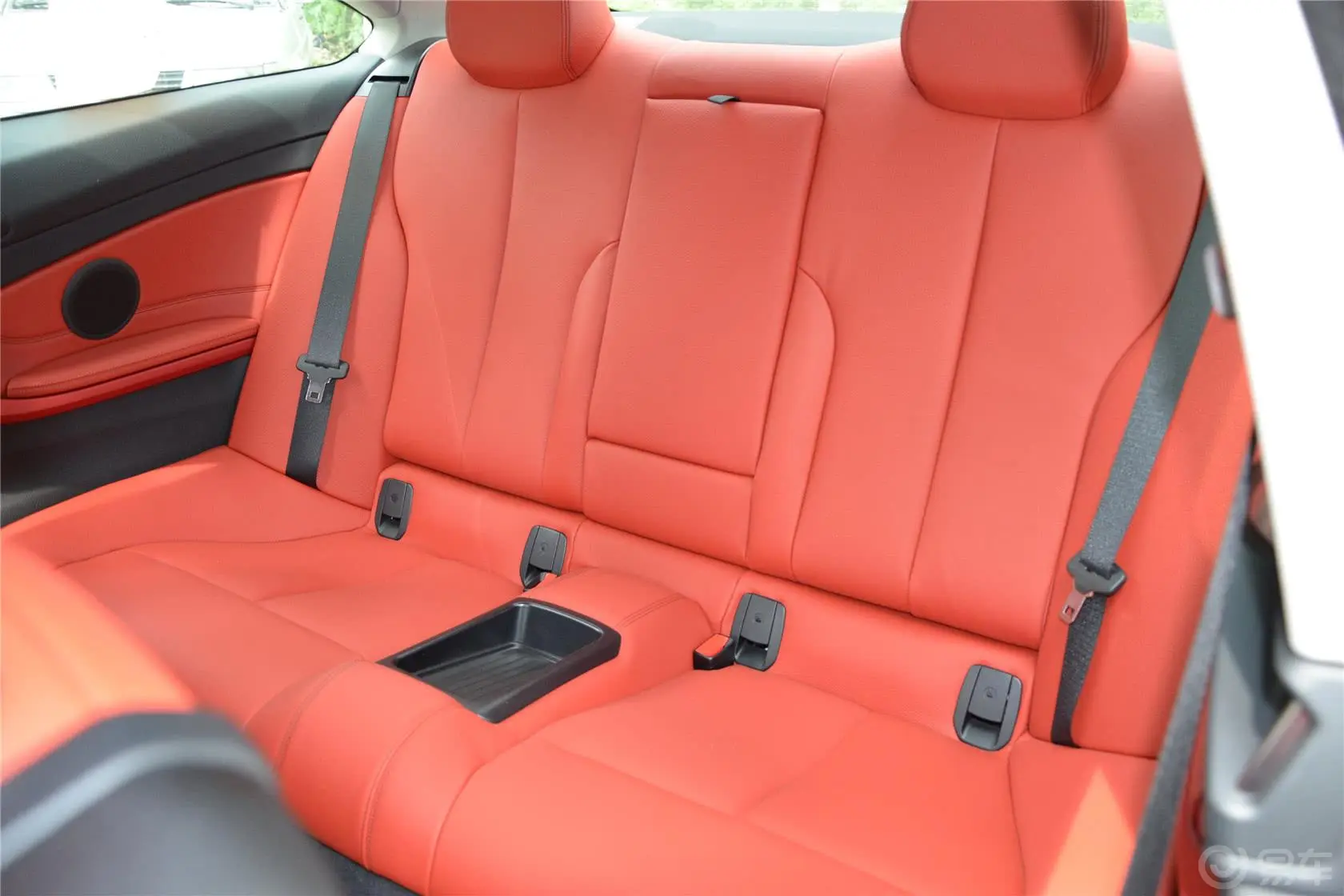 宝马4系双门轿跑车 420i 设计套装型后排座椅