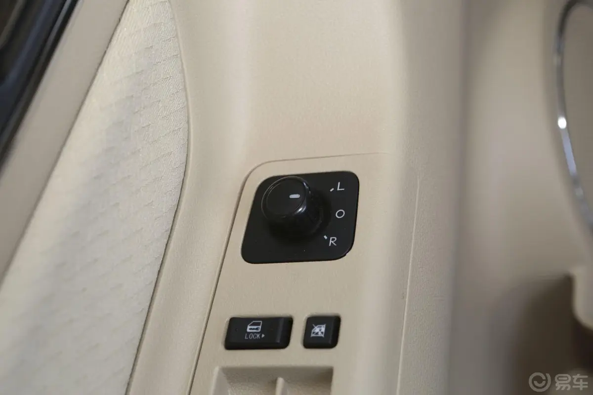 北京汽车E系列两厢 1.5L 乐天自动版外后视镜控制键