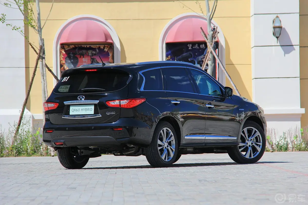 英菲尼迪QX60(进口)2.5 S/C Hybrid全能版侧后45度车头向右水平