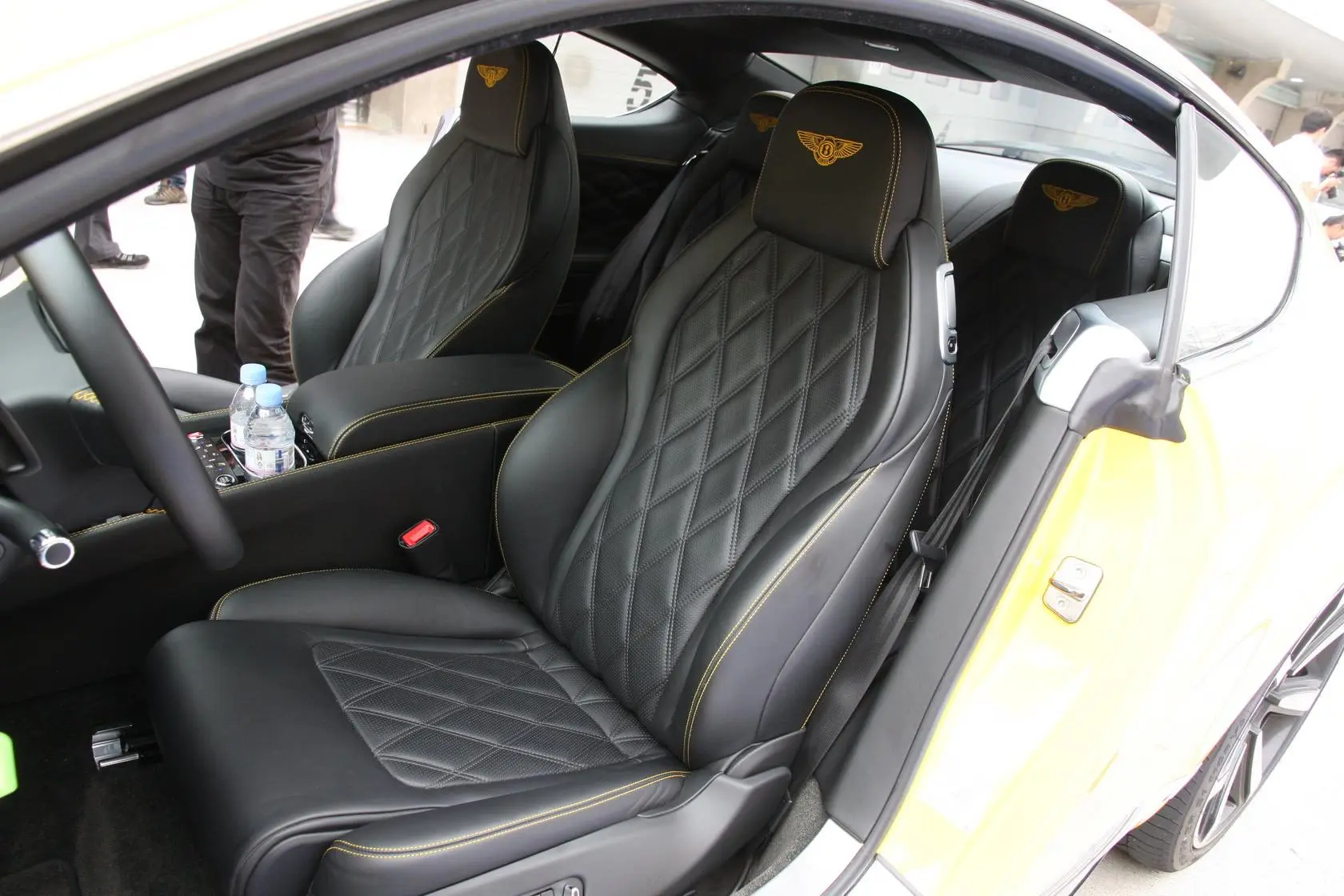 欧陆GT 4.0L V8 S驾驶员座椅