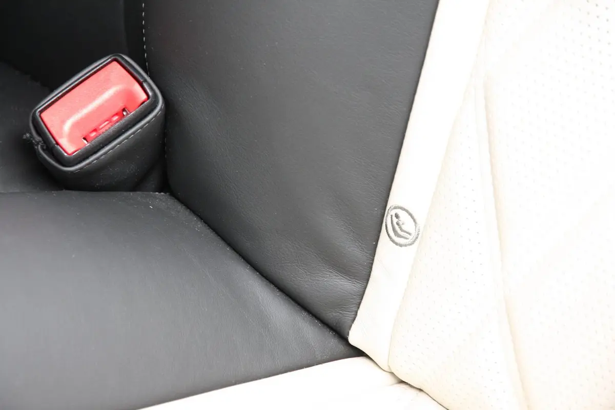 欧陆GT 4.0L V8 S后排座椅特殊细节