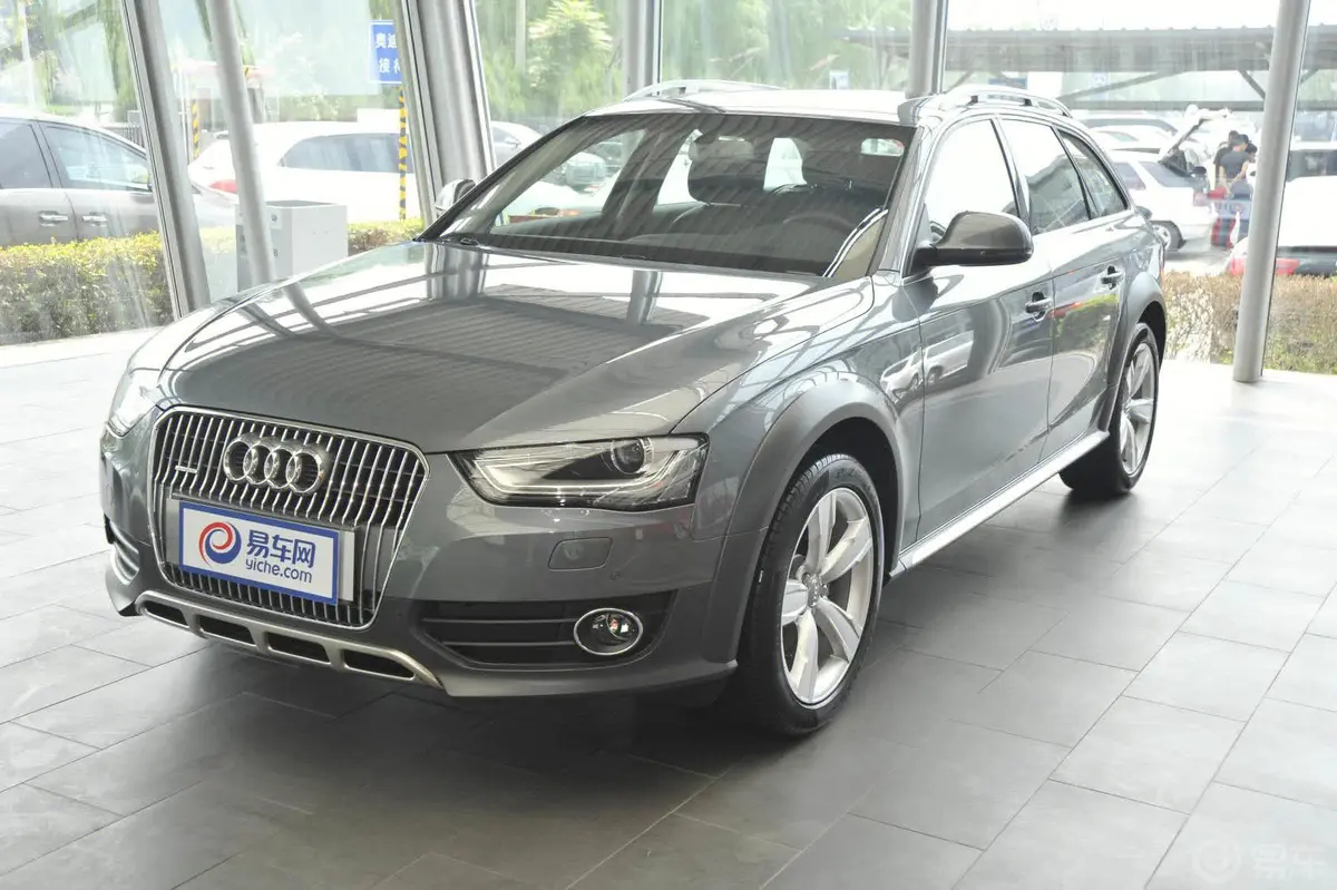 奥迪A4(进口)40TFSI allroad quattro侧前45度车头向左水平