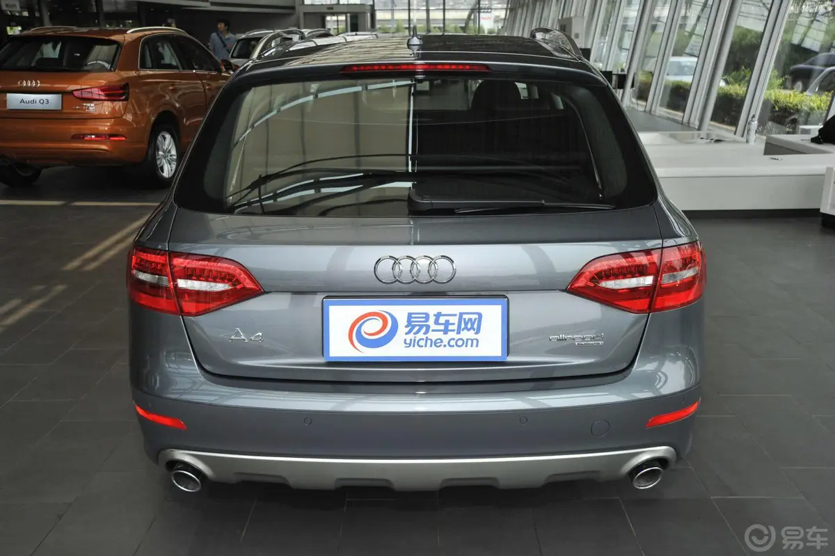 奥迪A4(进口)40TFSI allroad quattro正后水平