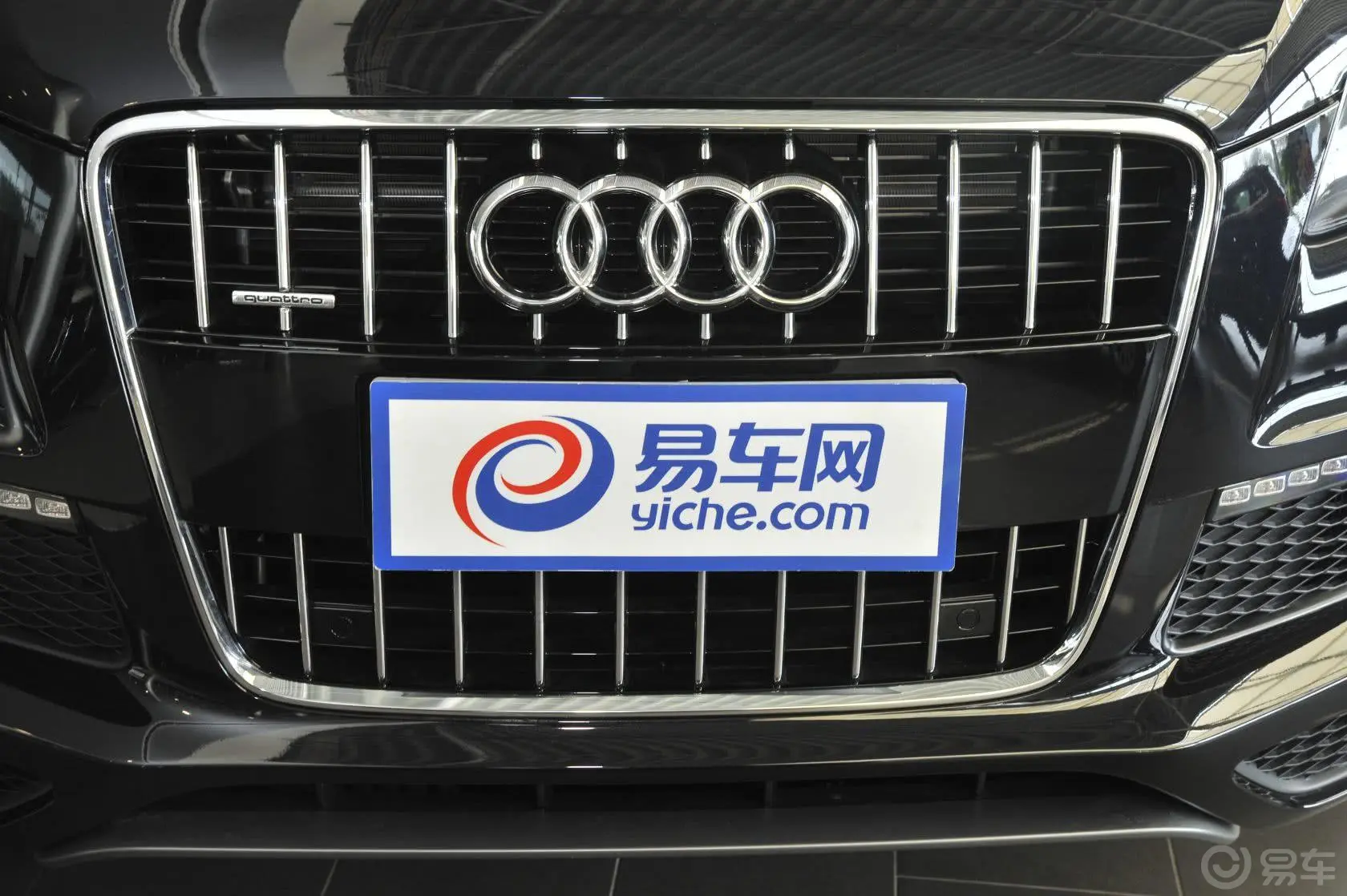 奥迪Q735 TFSI quattro 运动型前格栅侧俯拍