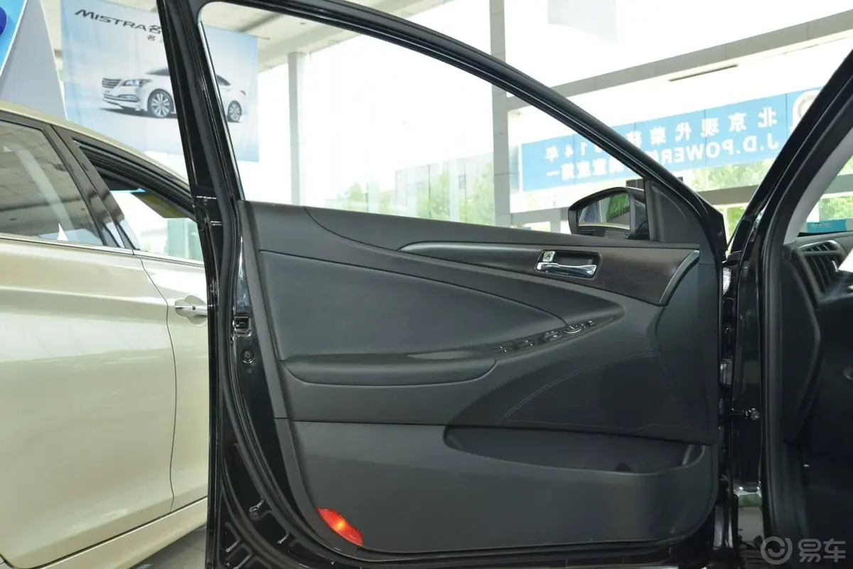 索纳塔2.4L 自动 GLX 豪华版 国四驾驶员侧车门内门板