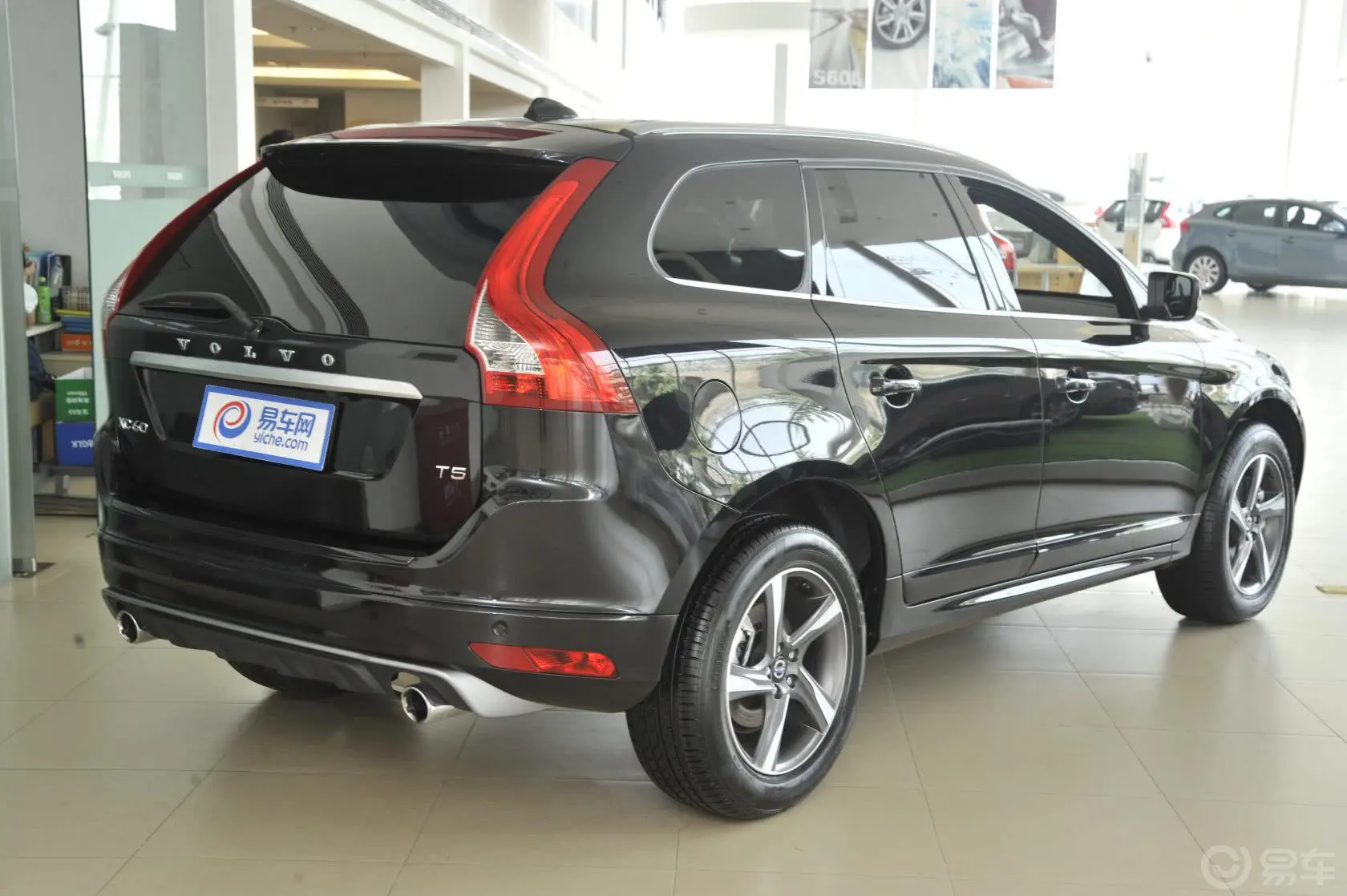 沃尔沃XC60(进口)T5 个性运动版侧后45度车头向右水平