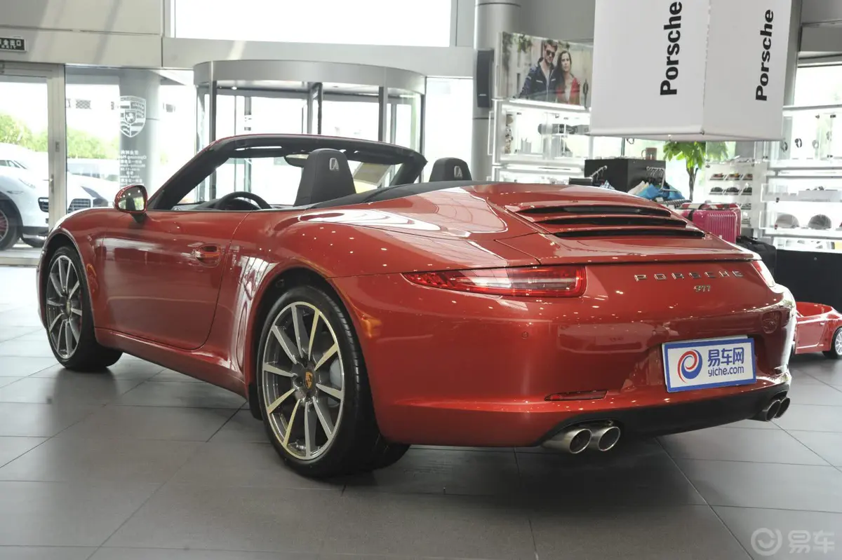 保时捷911Carrera S Cabriolet 3.8L侧后45度车头向左水平