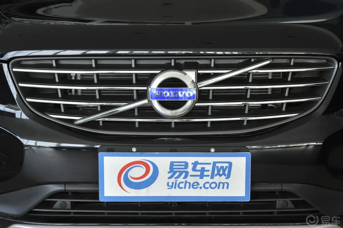 沃尔沃XC60(进口)T5 智逸版前格栅侧俯拍