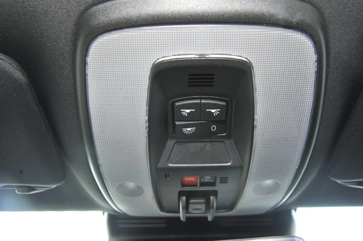 沃尔沃V60T5 智雅 个性运动版前排车顶中央控制区