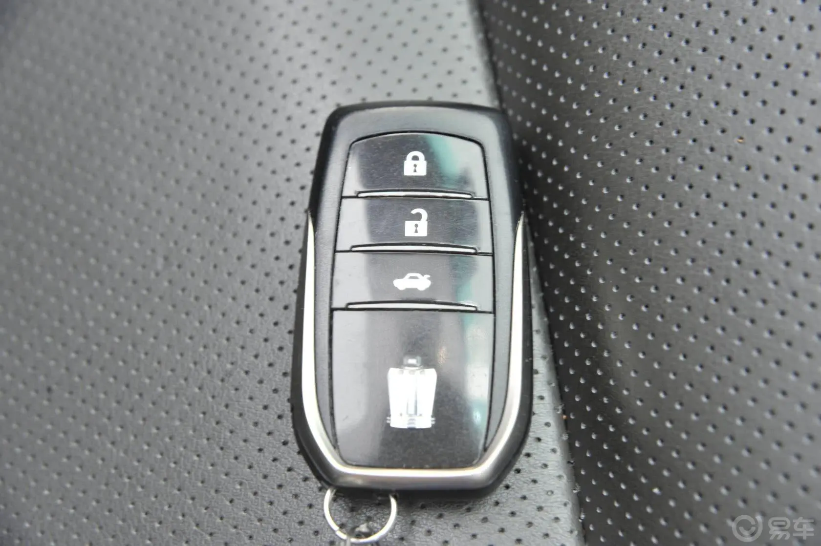 皇冠V6 2.5L Royal 舒适版钥匙