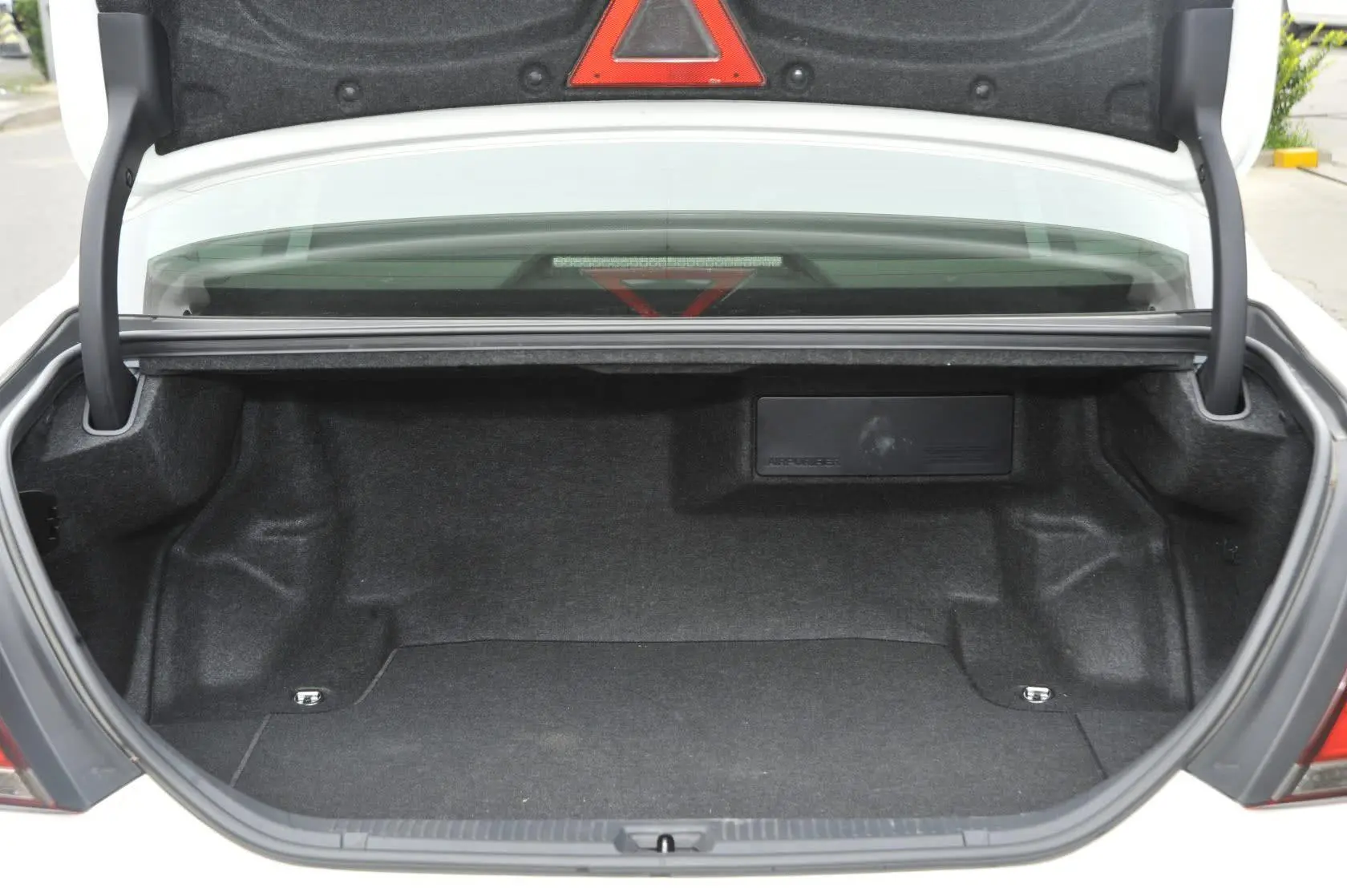 皇冠V6 2.5L Royal 舒适版行李箱空间