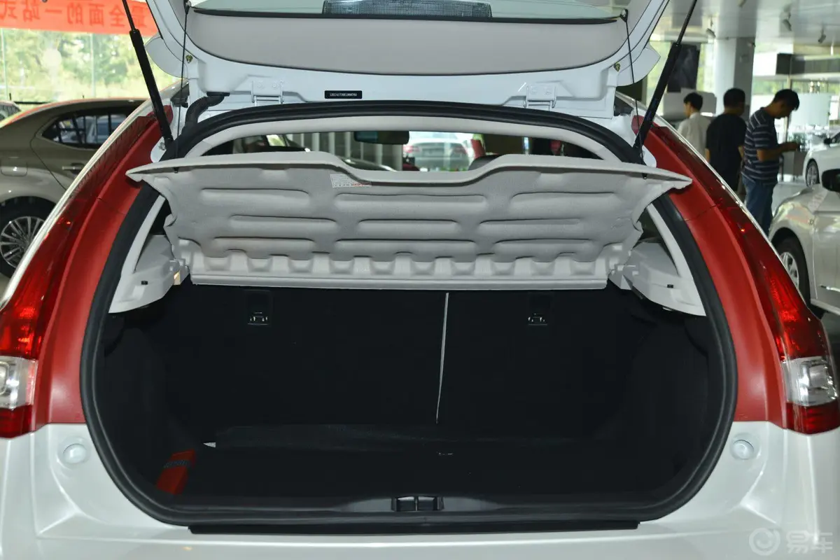 世嘉两厢 1.6L 自动 乐尚型行李箱空间