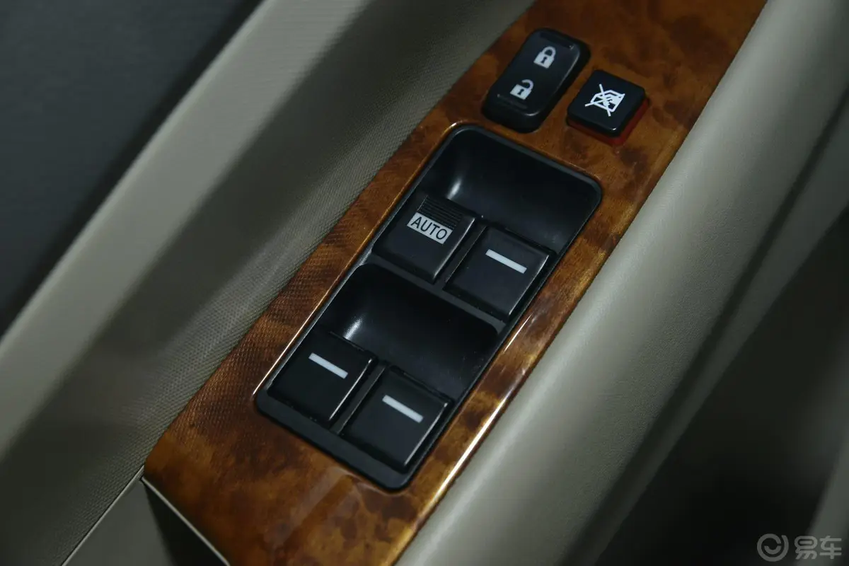 比亚迪M62.4L 手动 尊贵版车窗升降键