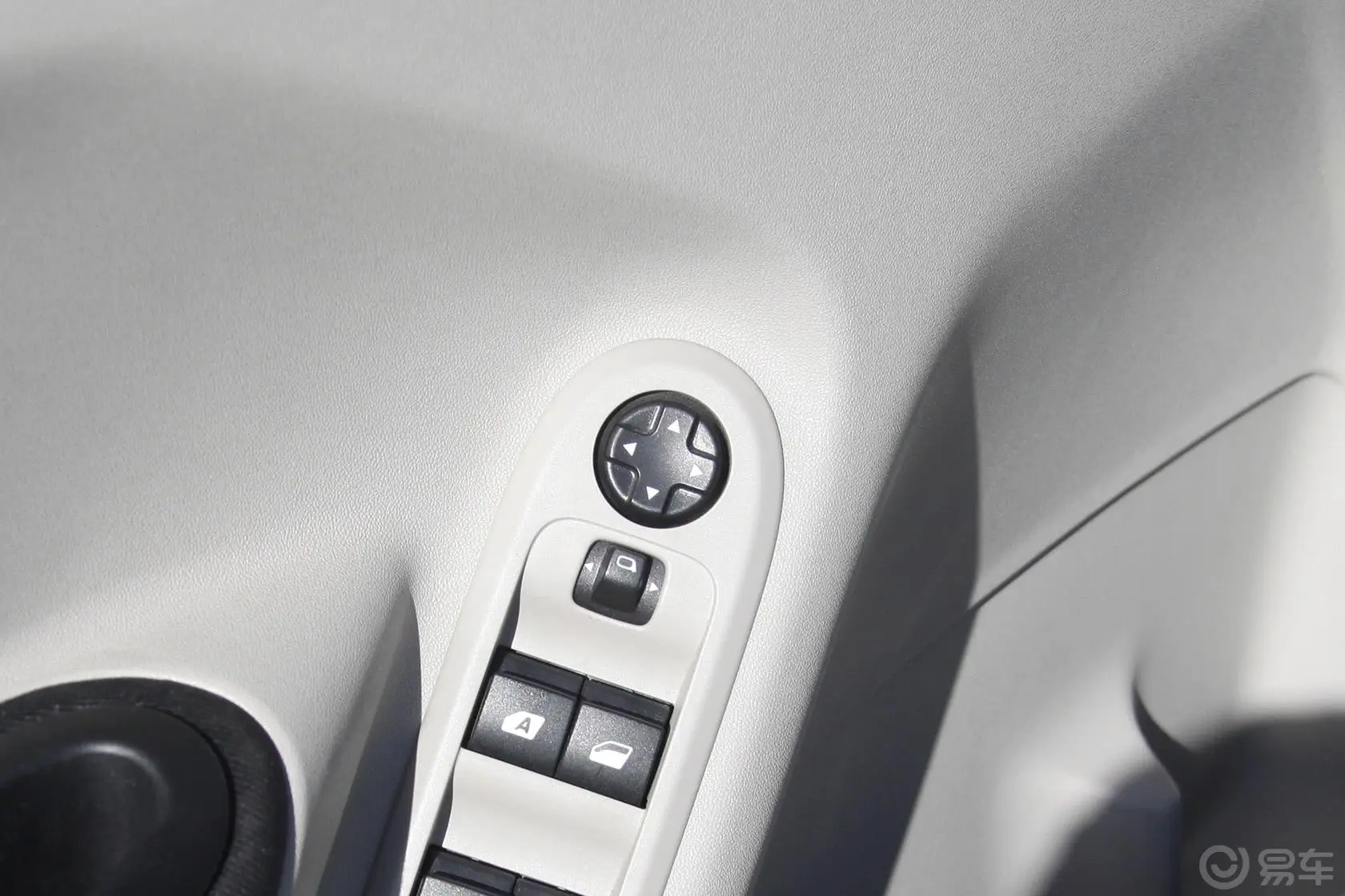 爱丽舍1.6L 手动 舒适型 WTCC纪念版外后视镜控制键