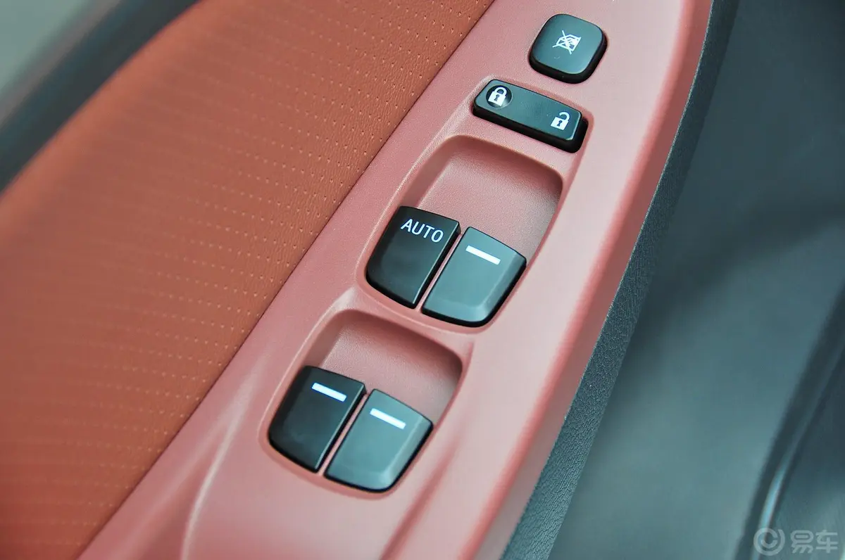 比亚迪G51.5TID 双离合 旗舰型车窗升降键