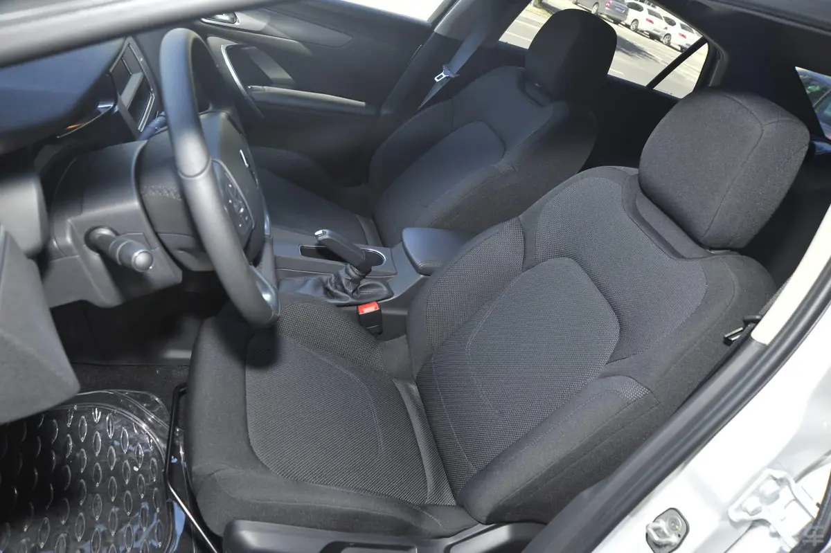 DS 5LS1.8L VTi140 自动舒适版驾驶员座椅