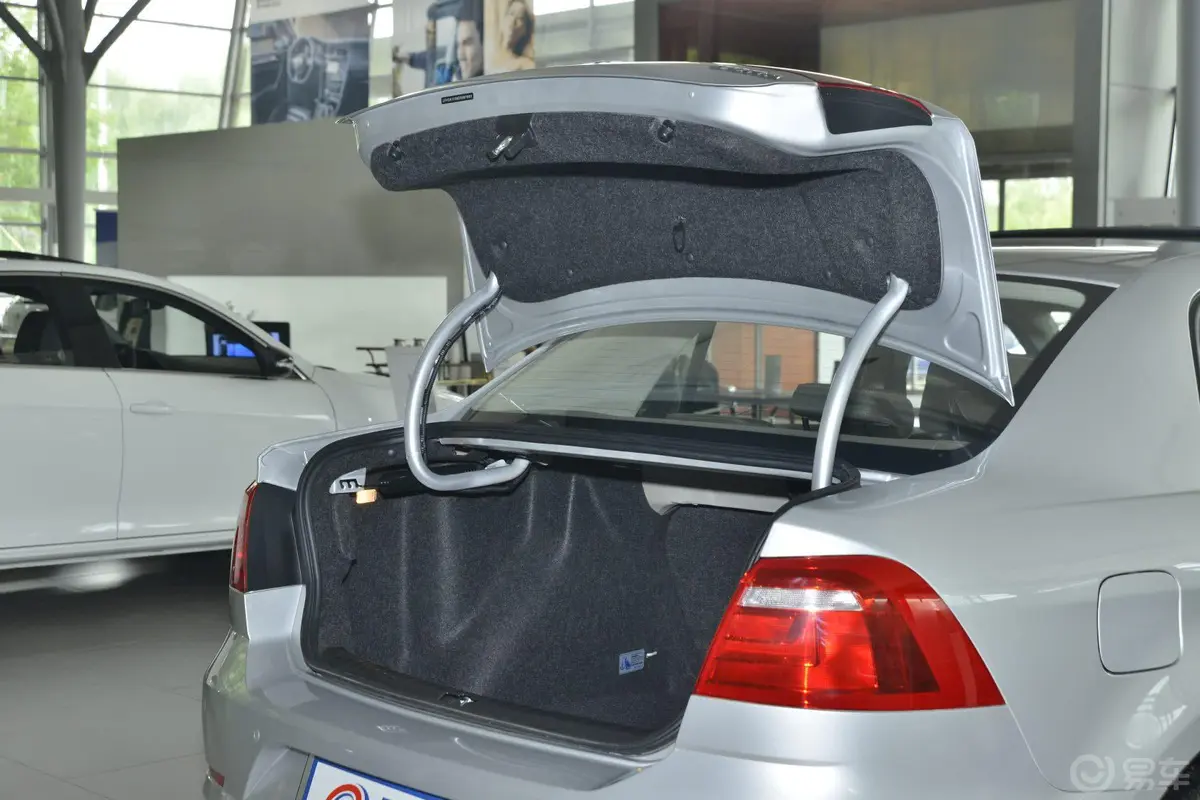 宝来1.6L 手动 舒适型行李厢开口范围