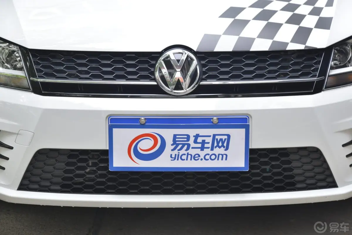 宝来1.4T 自动 Sportline前格栅侧俯拍