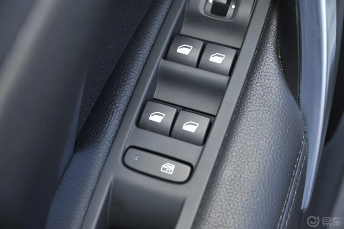 DS 5LS1.8L VTi140 自动舒适版车窗升降键