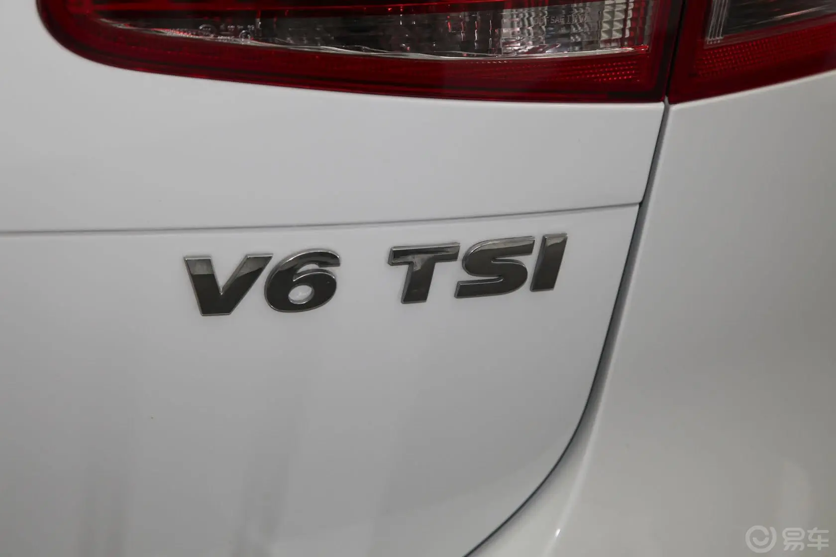 途锐V6 TSI 标配型尾标