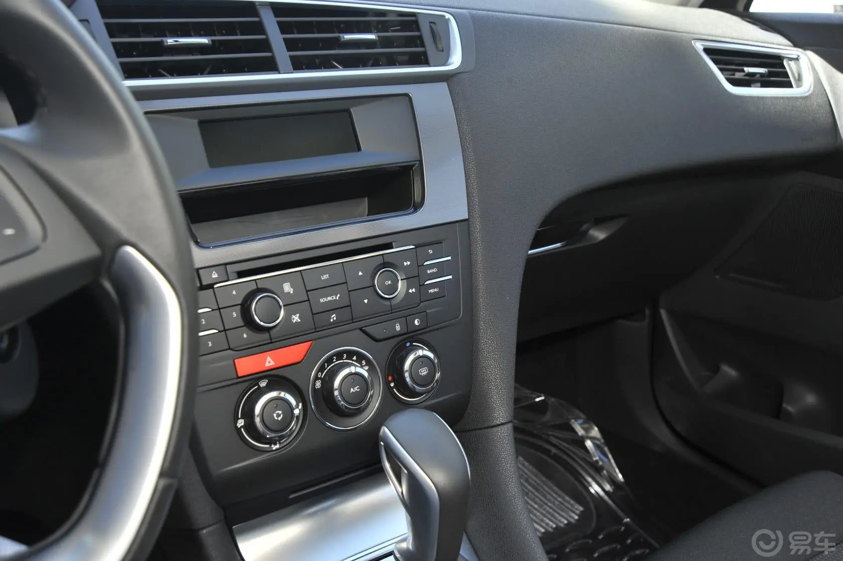 DS 5LS1.8L VTi140 自动舒适版中控台驾驶员方向