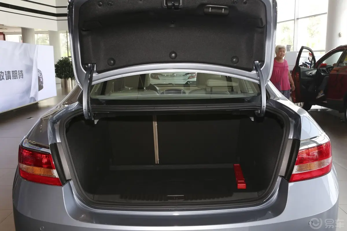 英朗GT 1.6L 手动 进取型行李箱空间