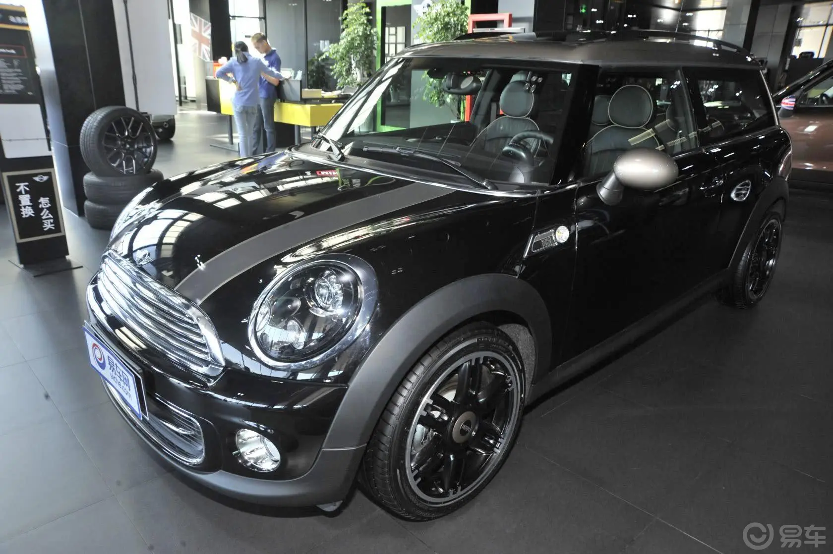 MINI CLUBMAN1.6L COOPER Bond Street侧前45度车头向左水平