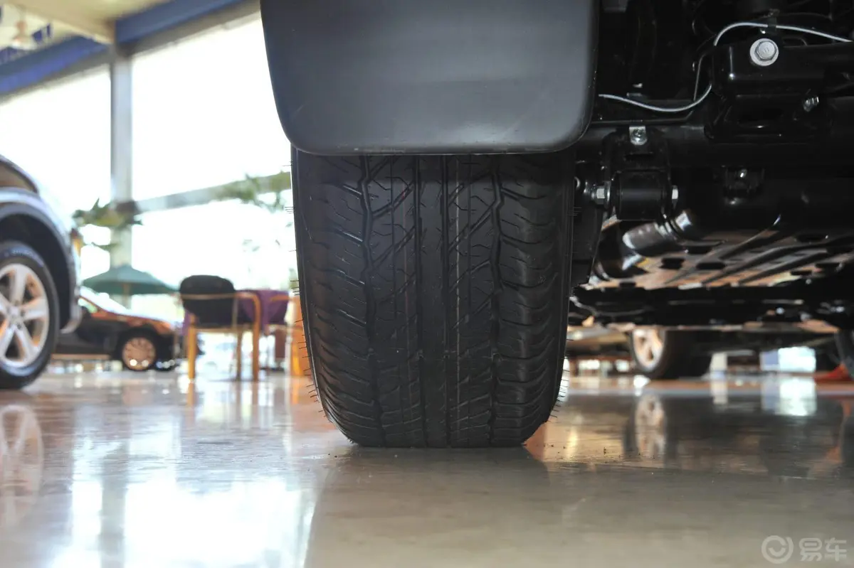 普拉多(进口)2.7L 自动标准版轮胎花纹