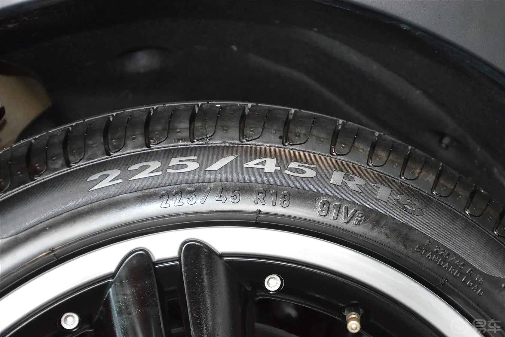 MINI COUNTRYMAN1.6T COOPER S All 4 极致暗夜版轮胎规格