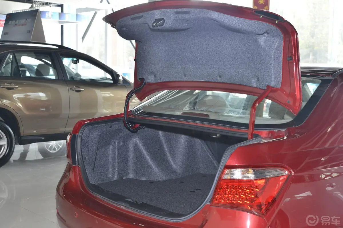 比亚迪G62.0L 手动 尊贵型行李厢开口范围