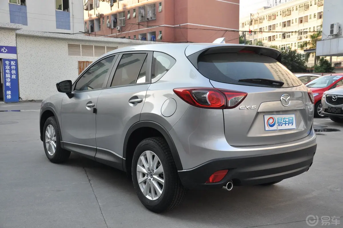 马自达CX-52.0L 自动 两驱 都市型侧后45度车头向左水平