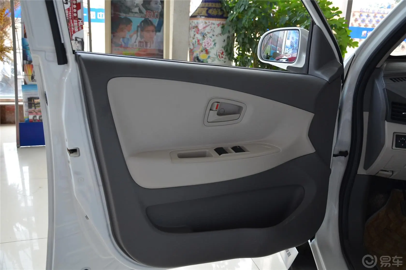 夏利N51.3L 豪华版驾驶员侧车门内门板