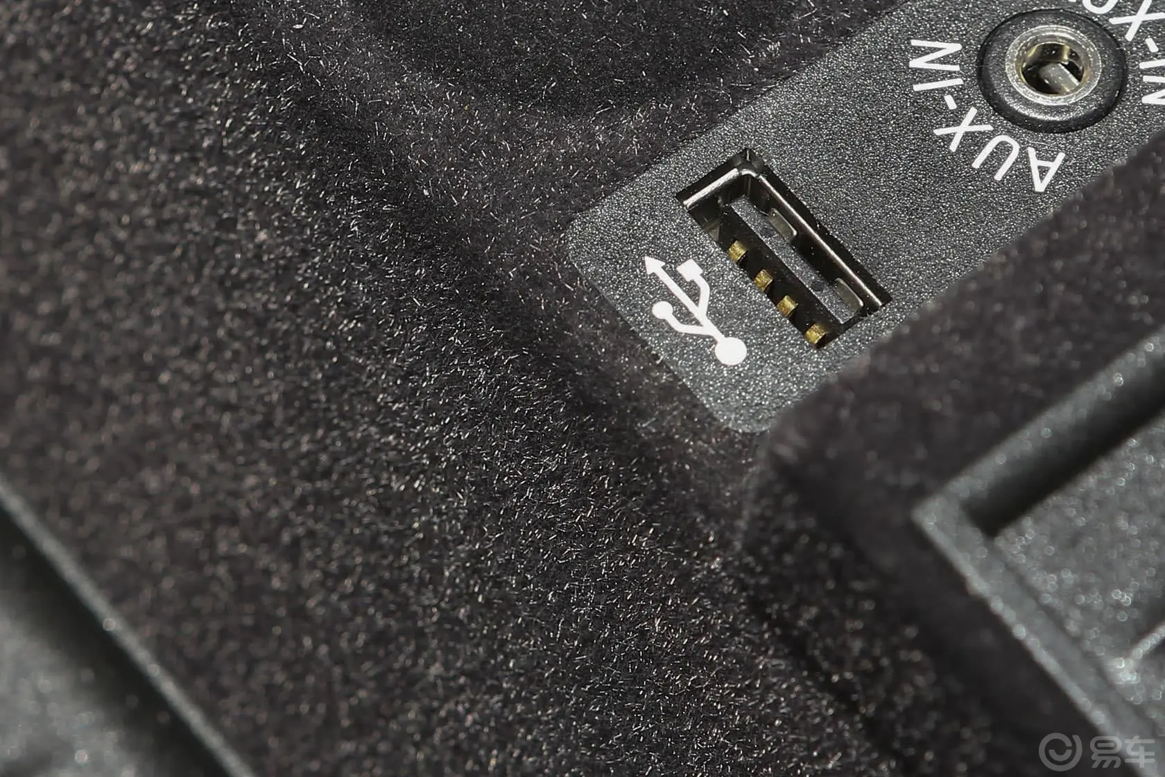 宝马5系(进口)528i xDrive豪华型USB接口